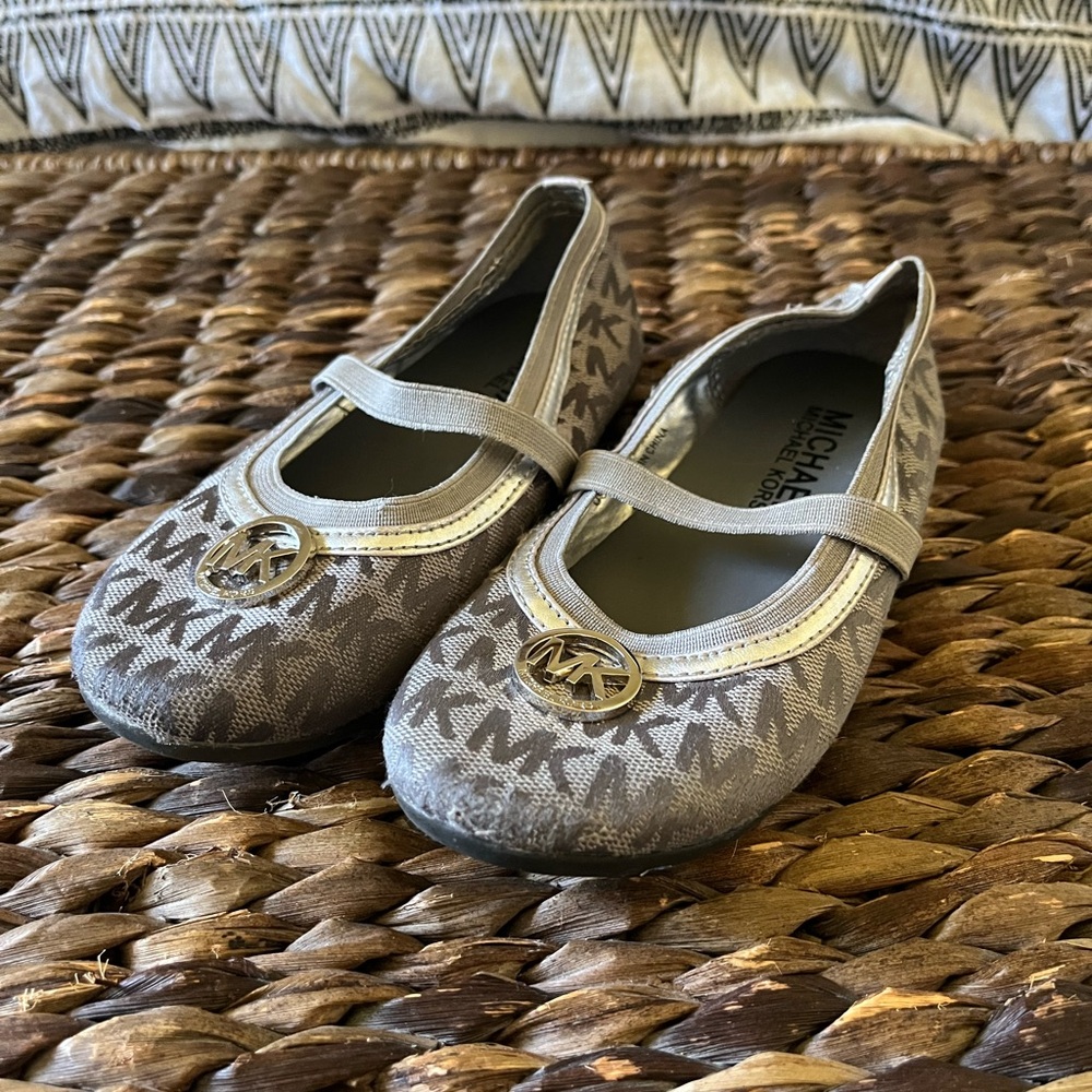 Michael Kors Lil Minette Girls Gray Silver Ballet Flats Size 11 MK Logo